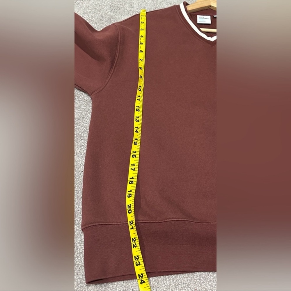 Aritzia TNA Cozy Fleece Boyfriend Fit V-Neck Sweatshirt - Picture 9 of 9